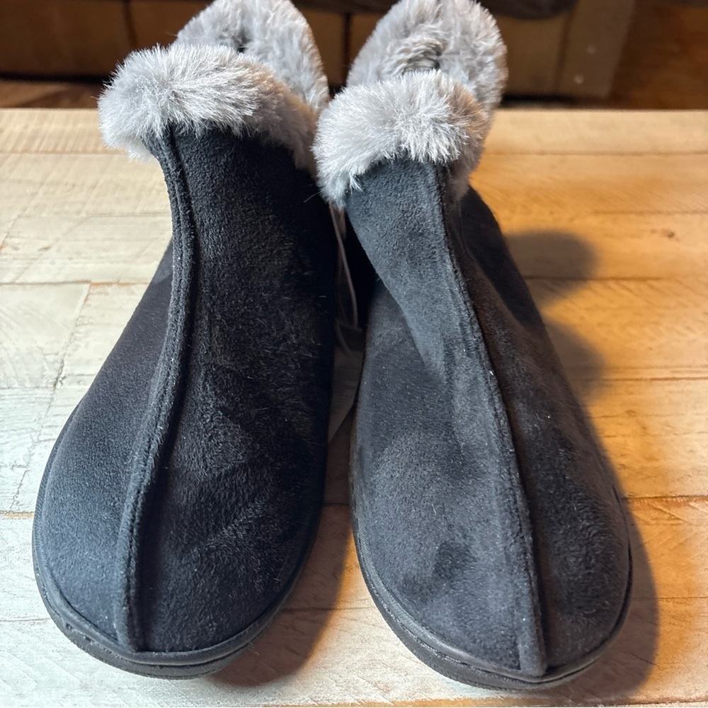Old Navy Womens Black Faux Fur Lined Cozy Bootie Slippers Size 9 - Picture 4 of 14